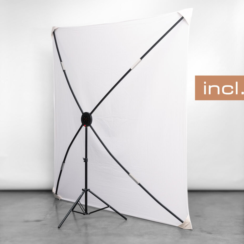 Stoffsegel auf Stativ zum aufhellen im Fotostudio